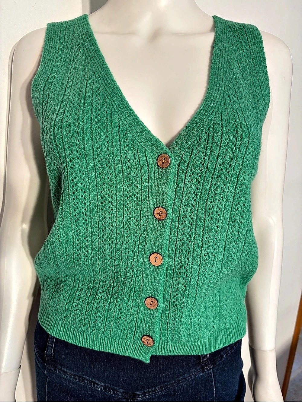 #1033 HYFVE NWOT Green V-Neck Sweater Vest Size Medium. Brand New! Size Medium